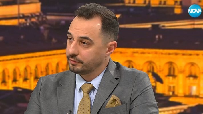 Министърът на икономиката Богдан Богданов заяви че въпросът дали той