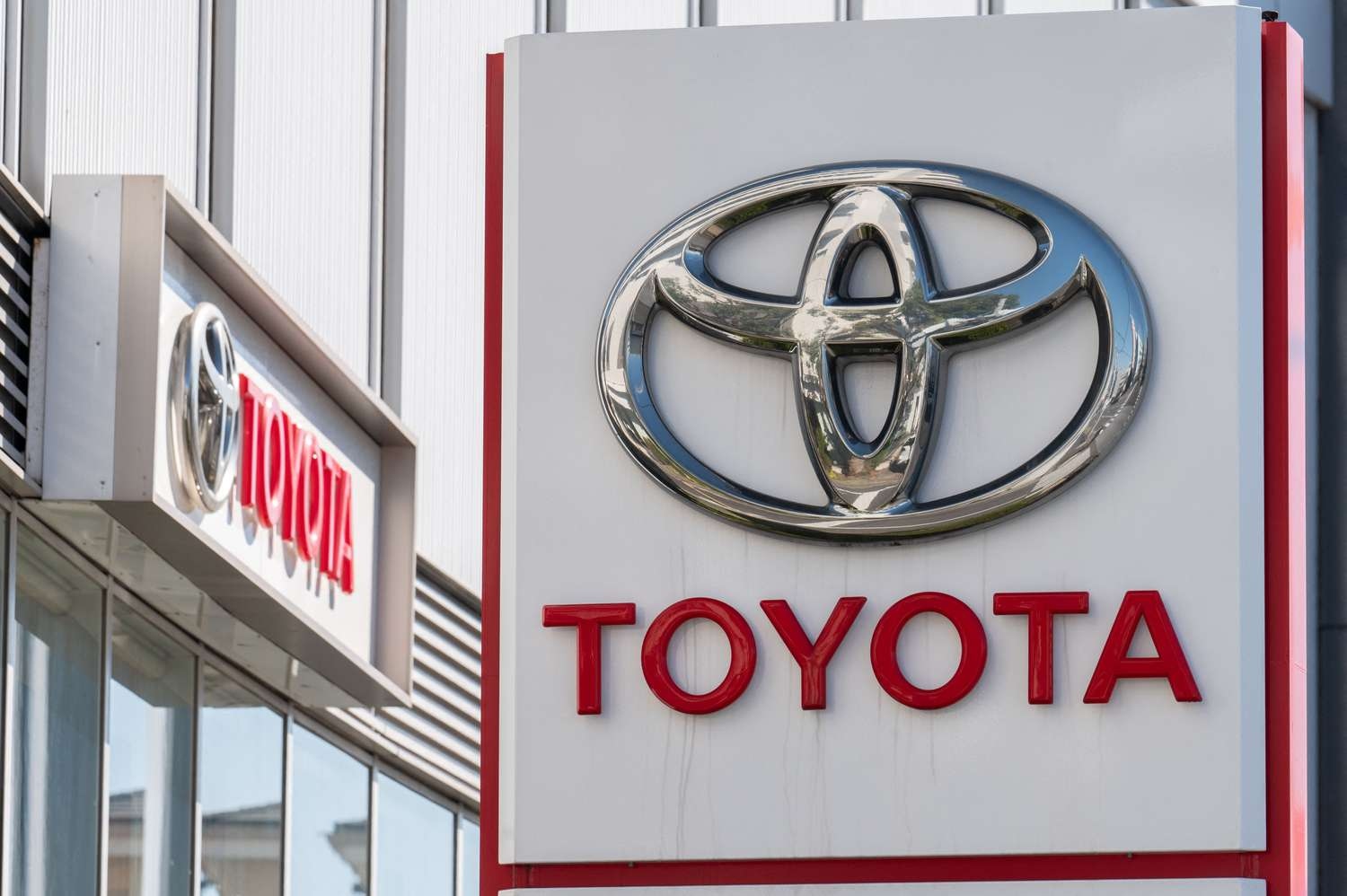 Toyota представи официално европейската версия на новото поколение Toyota Camry