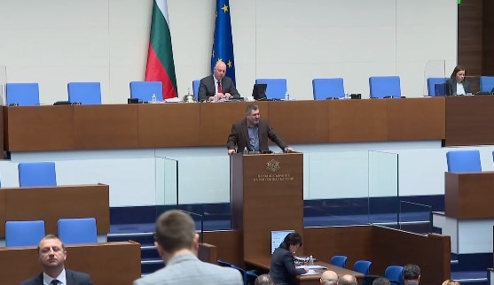 Със спор по новия Закон за Българската народна банка започна