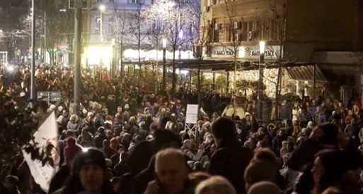 Отново голям антиправителствен протест в Сърбия Хиляди привърженици на опозицията
