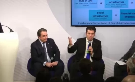 Съпредседателят на Продължаваме промяната Кирил Петков и министърът на финансите