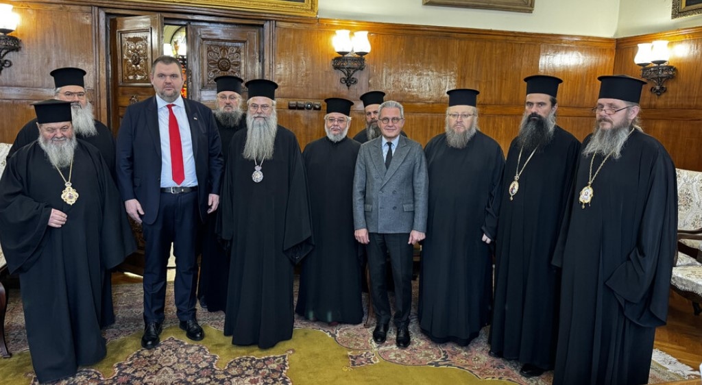 Почетният председател на ДПС Ахмед Доган и председателят на ПГ