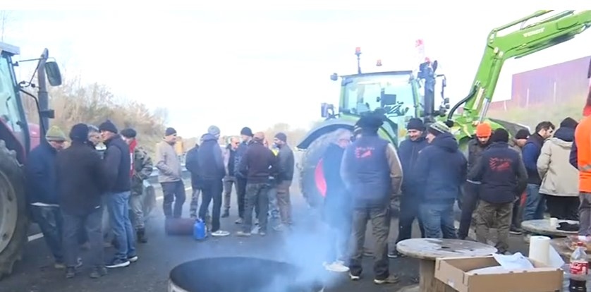 Жена почина след като автомобил се е врязал в протеста