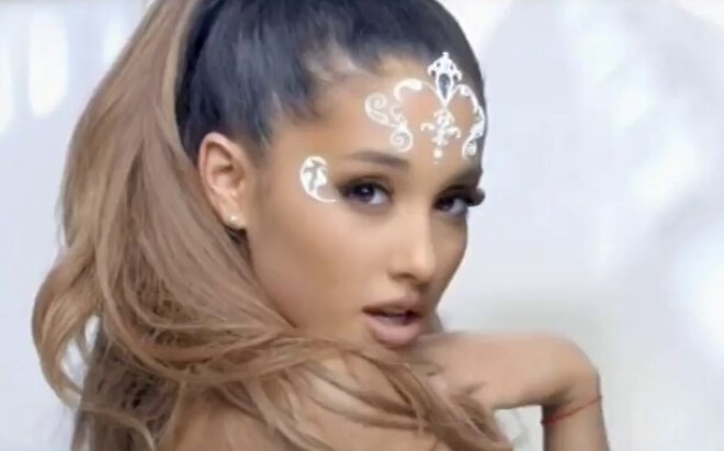 Певицата Ариана Гранде оглави класацията на Билборд за сингли с