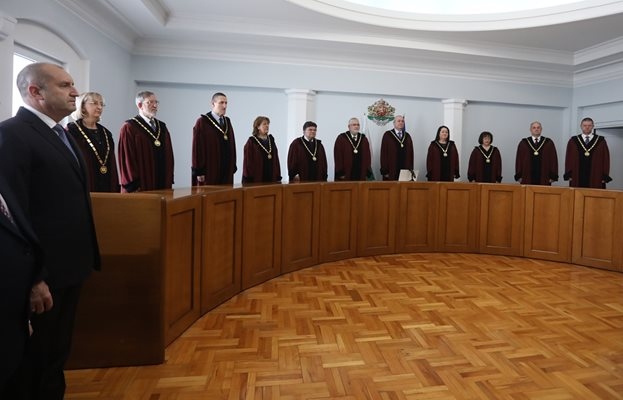 Пеевски призова проруския държавен глава да напусне поста и да