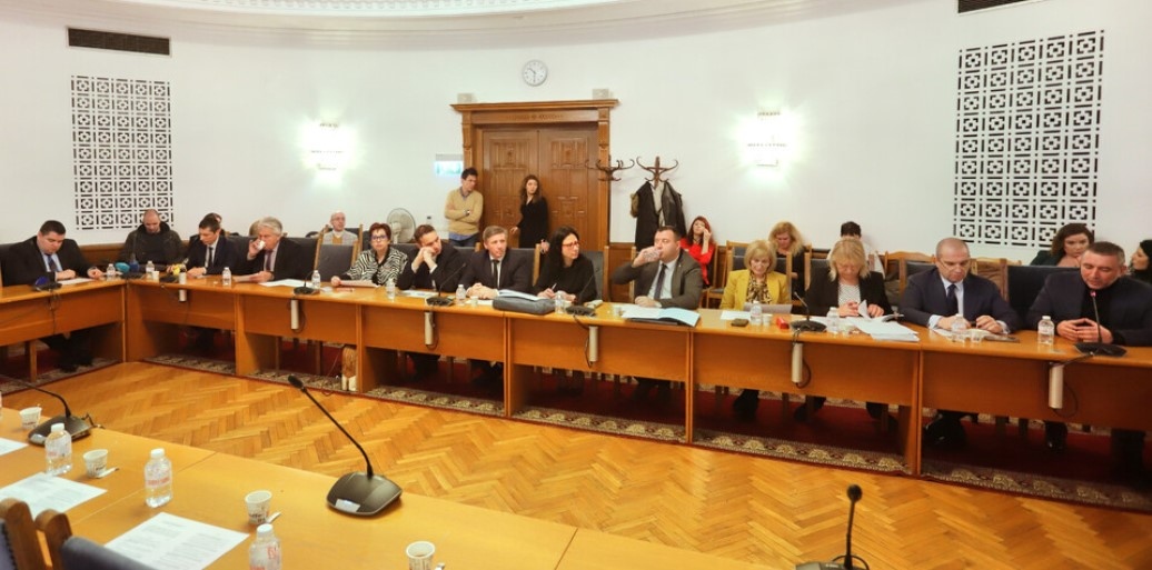 Отнеха председателския пост на Възраждане в Комисията за контрол над службите за