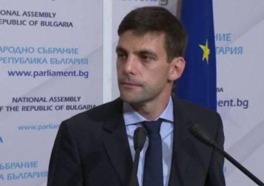 Никола Минчев ще е кандидат за евродепутат от Продължаваме Промяната Той