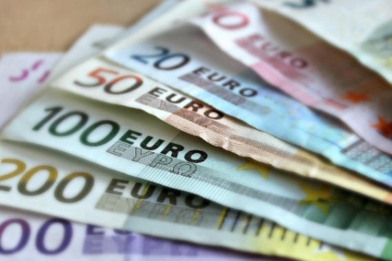Перспективата за приемане на еврото в България продължава да поражда