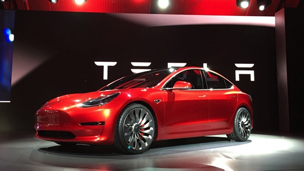 През 2023 г. Tesla постига значителен успех в продажбите на