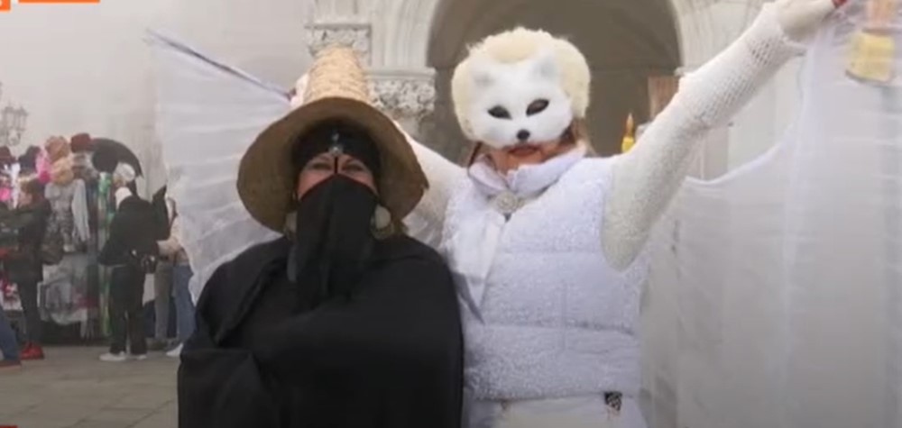 Гъста мъгла и двойници на пътешественика Марко Поло приветстваха посетителите