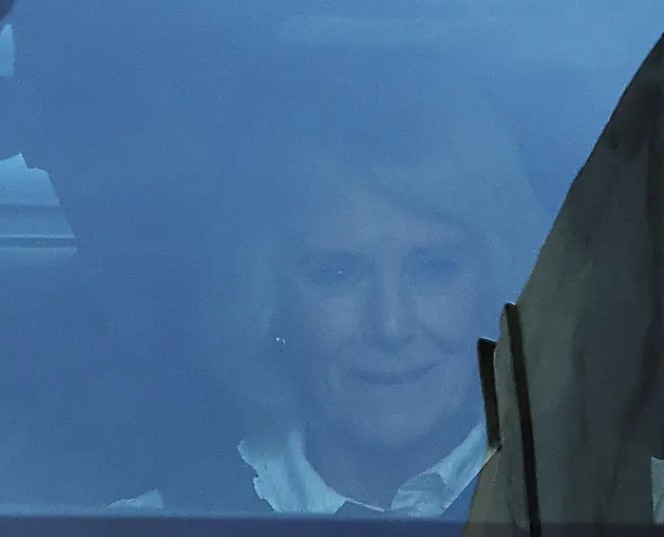 Кралица Камила посети крал Чарлз в болницата