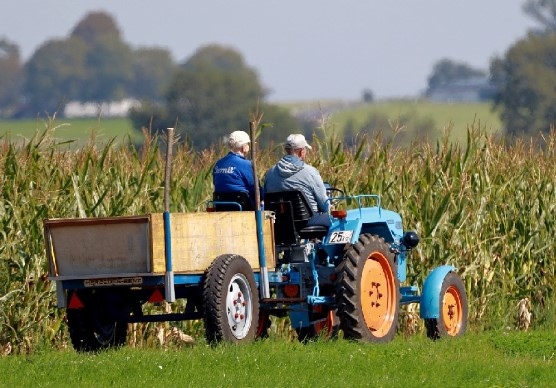Шест асоциации представляващи земеделски производители и производители от секторите на