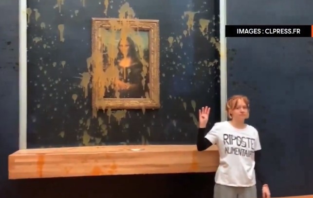 Двама екоактивисти хвърлиха супа върху бронираното стъкло, защитаващо Мона Лиза“