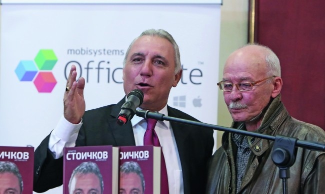 Легендата на българския футбол Христо Стоичков потъна в скръб от