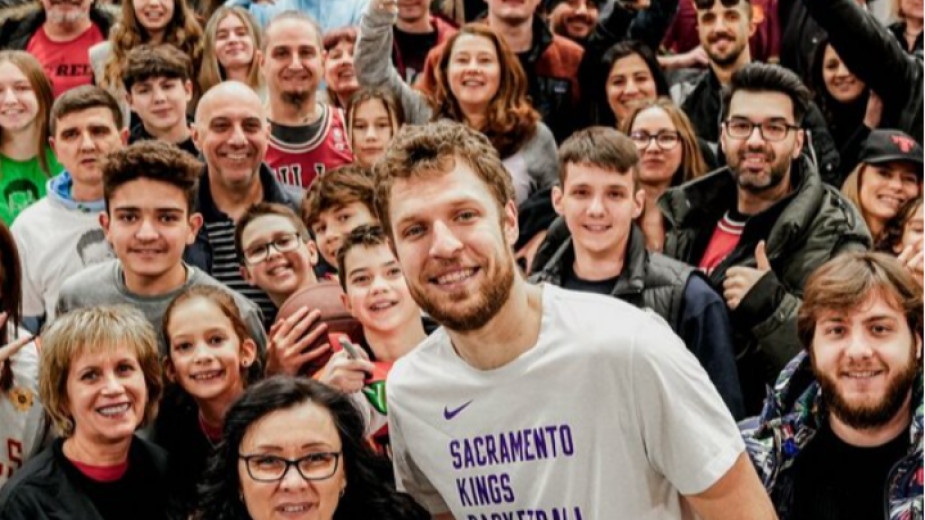 Българският баскетболист Александър Везенков не взе участие при победата на