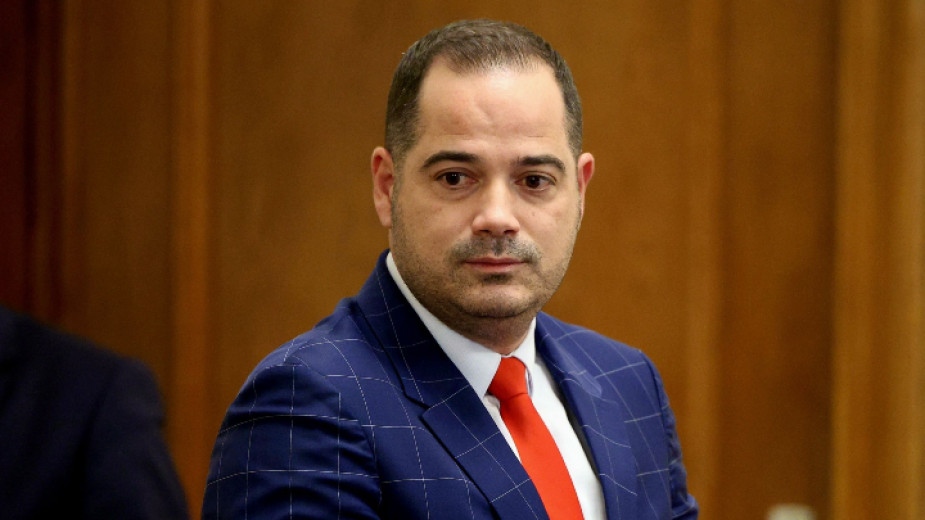 Министърът на вътрешните работи Калин Стоянов заяви че продължава събирането