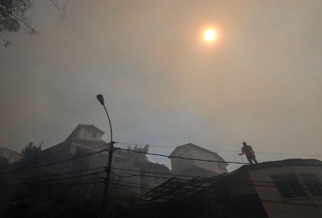 Жертвите на опустошителните пожари в Чили вече нарасна най малко на