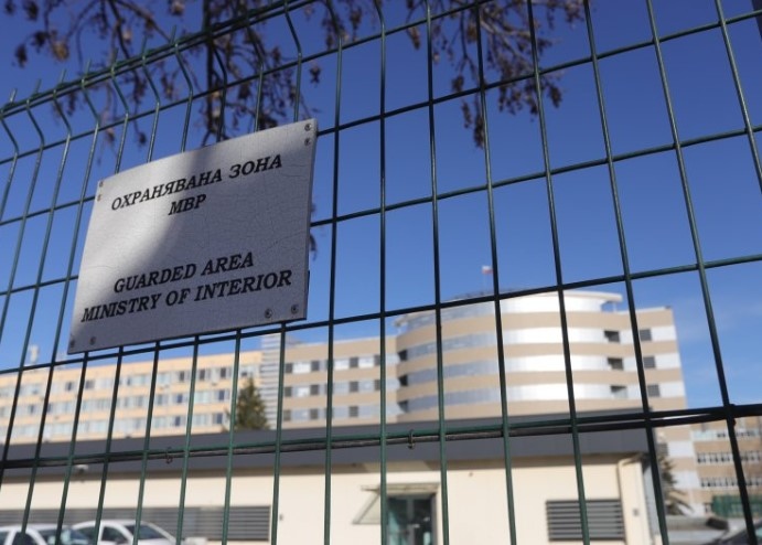 Задържаният служител на ГДБОП е изнасял информация за разследвания в