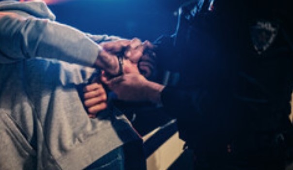 Задържаха мъж докато получава откуп от 23 000 лева за крадена