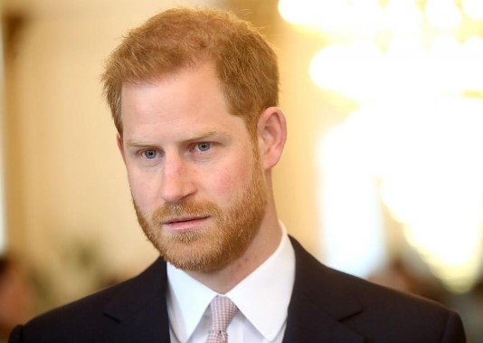 Принц Хари кацна на лондонското Летище Хийтроу съобщиха британски медии Той