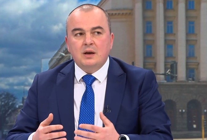 Няма смисъл Кирил Вътев да подава оставка Дори да навият някого