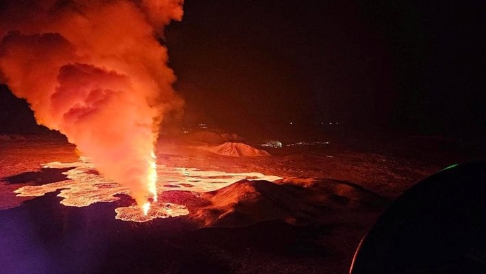 Снимка: Извънредно положение в Исландия заради изригнал за трети път вулкан