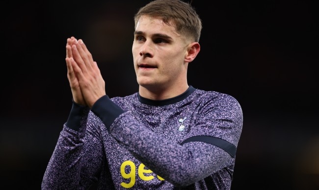 Централният защитник на Тотнъм Мики Ван де Вен направи нов