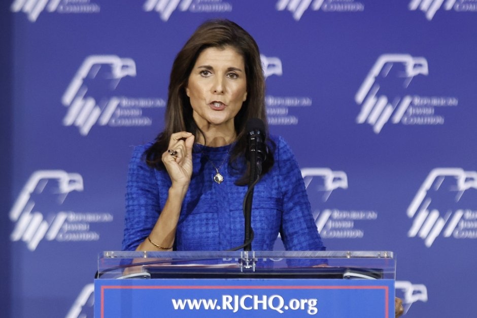 Бившият президент Доналд Тръмп в събота запита защо съпругът на