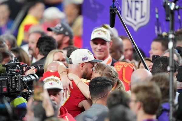 Канзас Сити Чийфс успяха да обърнат Сан Франциско 49 с