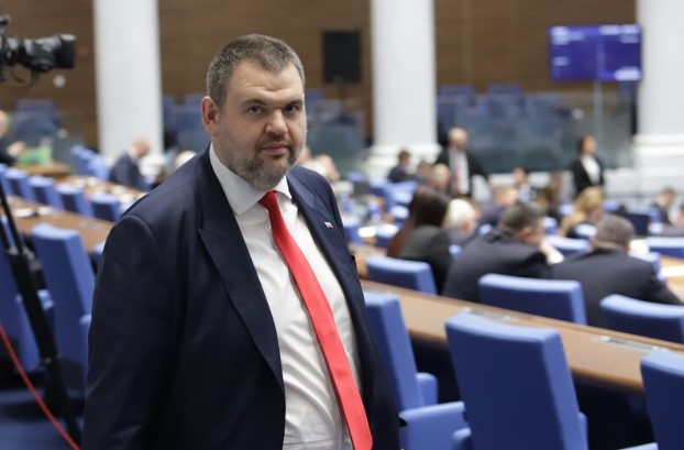 Нека колегите се успокоят да седнат и да се разберат