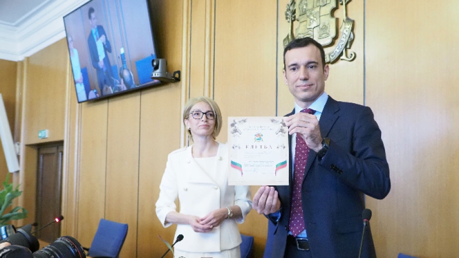 Областният управител на София Вяра Тодева няма да подава оставка  Тя