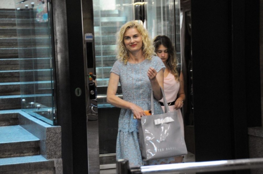 Министърът на туризма Зарица Динкова пътува като турист нищо не