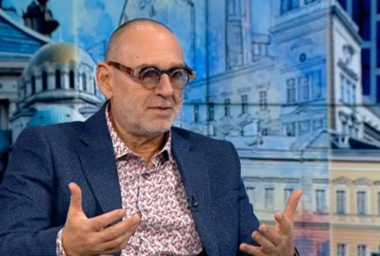 В момента имаме 360 градусова ротация същото изходно положение в което