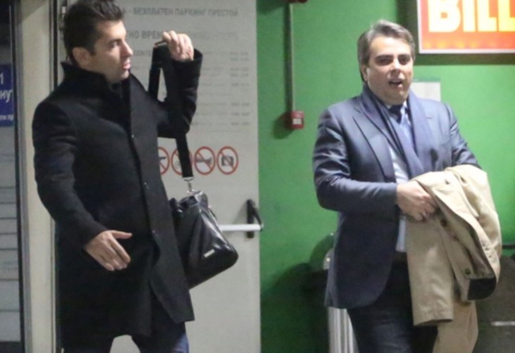 Кирил Петков да подаде оставка като съпредседател на ПП и