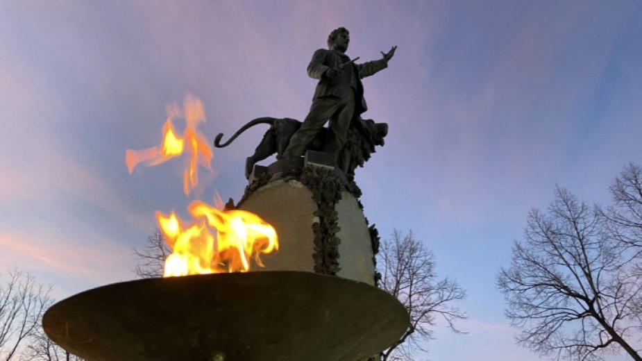 Днес в  цялата страна продължават възпоминателните церемонии по повод 151 вата