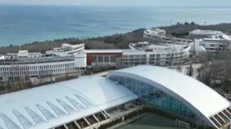 Във фокуса на политиците и обществото не са само съветските