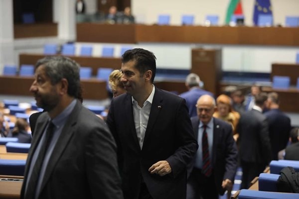Парламентарната група на Продължаваме Промяната – Демократична България внесе декларация