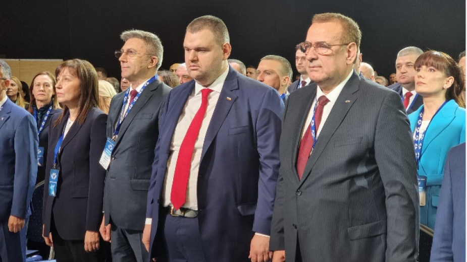 Председателят на парламентарната група Делян Пеевски и депутатът Джевдет Чакъров