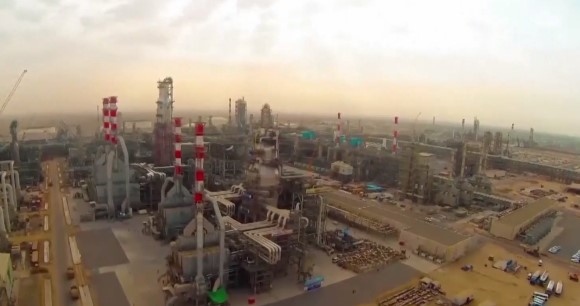 Проблеми с работата на рафинериите в САЩ намаляват почти наполовина