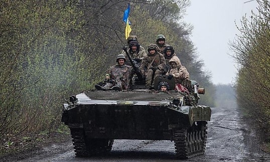 НАТО няма планове да изпраща бойни части в Украйна Това