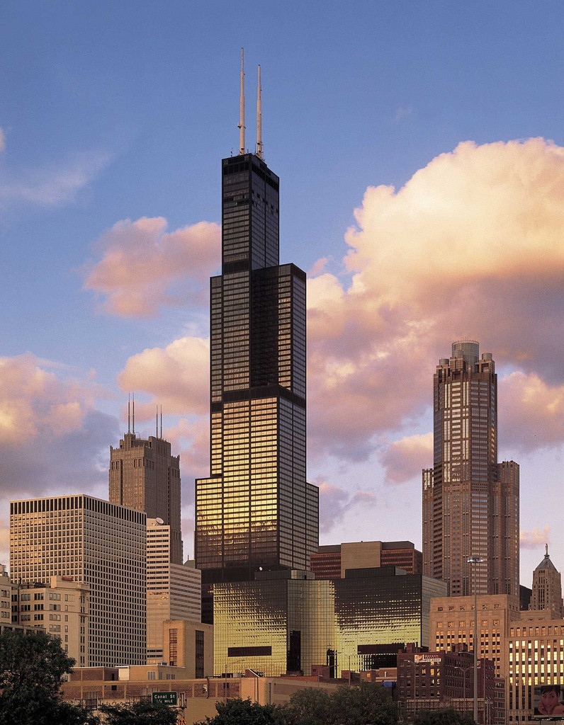Най-високата сграда в Чикаго ще бъде осветена в цветовете на знамето ни