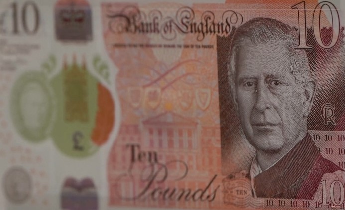 Във Великобритания показаха новата полимерна банкнота от десет паунда с