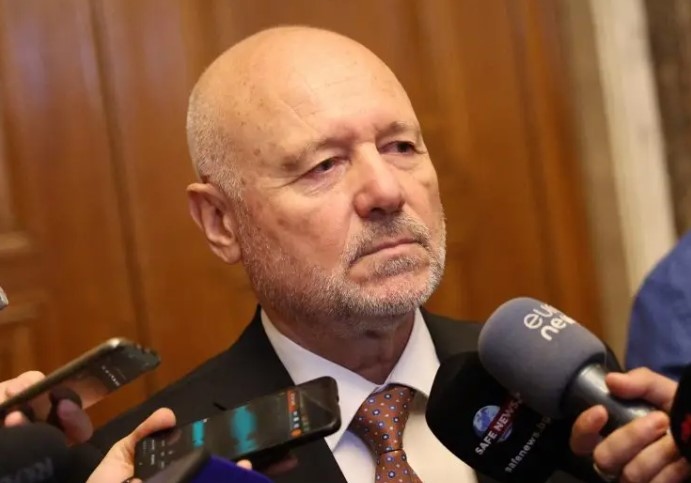 Министърът на отбраната Тодор Тагарев заяви че няма да подаде