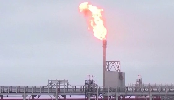 Петролните фючърси поскъпнаха и достигнаха 4 месечен връх през втората половина