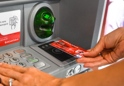 Средно с 30 са скочили таксите които банките начисляват за