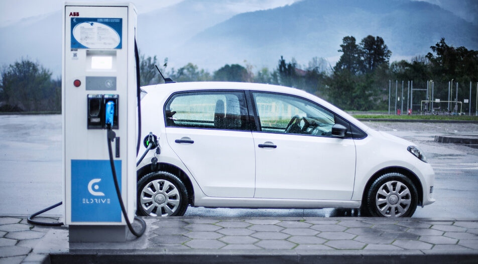 Ценовата война на пазара на електрически автомобили се засилва след