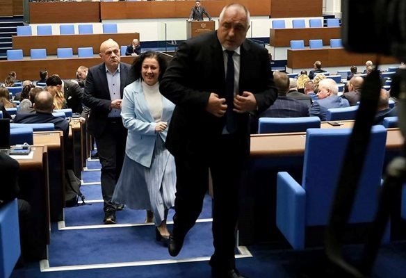 Два дни преди това Денков ще подаде оставката на кабинета