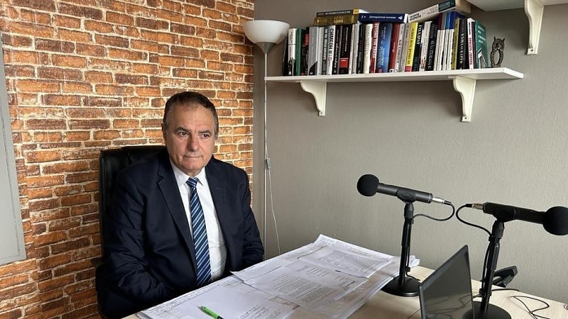 Вече години наред една личност обикаля институции общини и медии