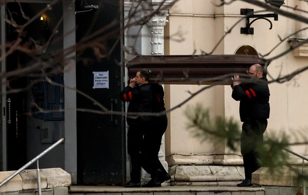 Погребват Алексей Навални в Москва Траурната церемония започна в 14 00