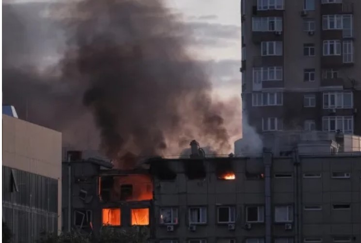 Двама загинали при среднощни руски атаки с дронове в Украйна